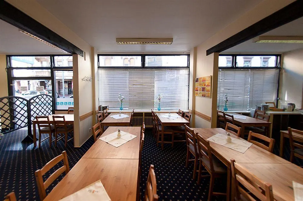 Pension Alpha - Frankfurt City Central Station Frankfurt am Main Németország