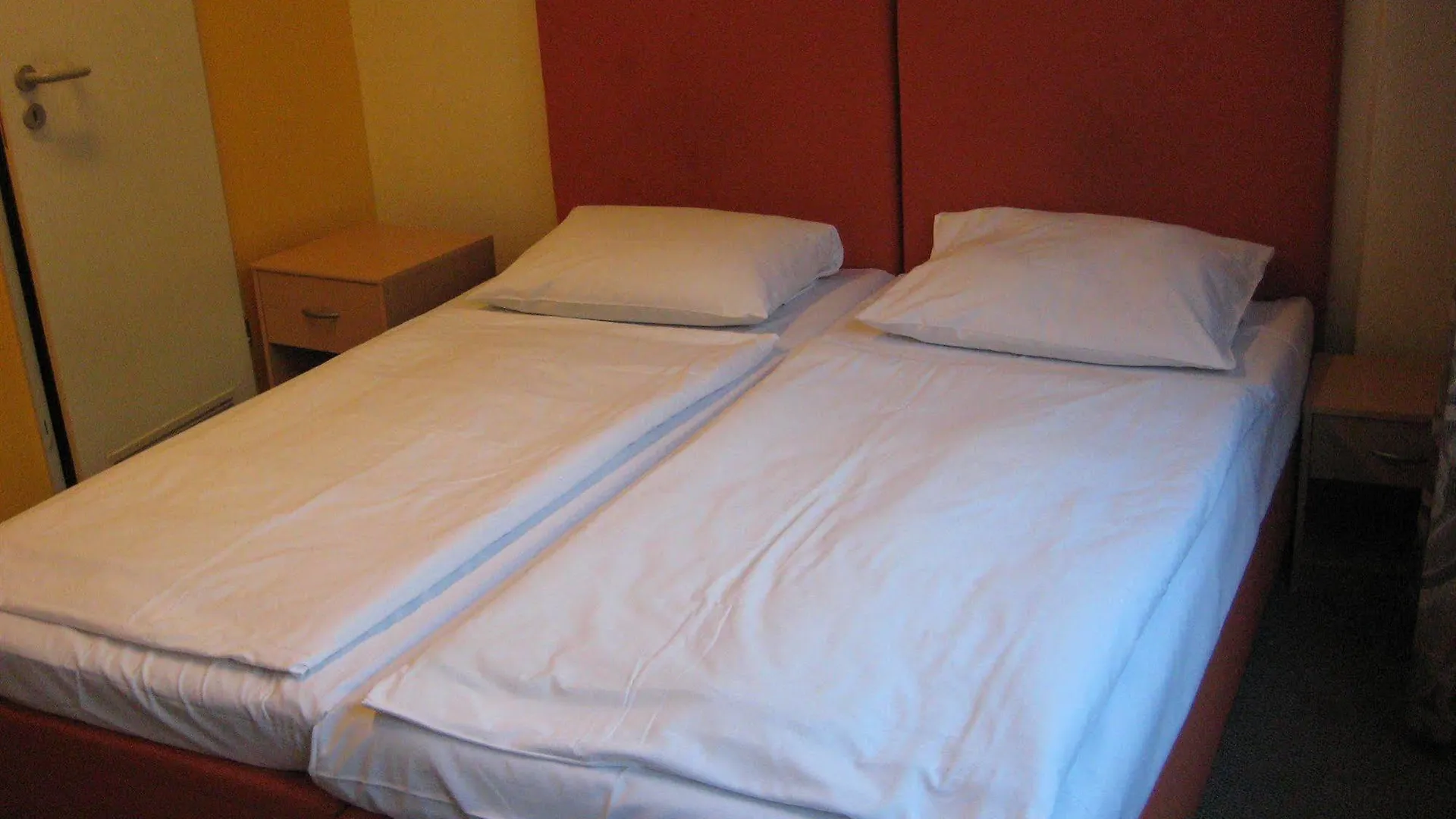 Pension Alpha - Frankfurt City Central Station Frankfurt am Main 3*,