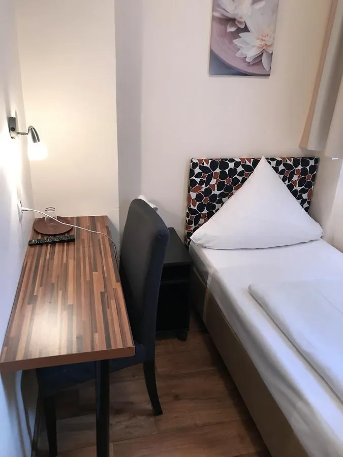 Guest house Pension Alpha - Frankfurt City Central Station Frankfurt am Main