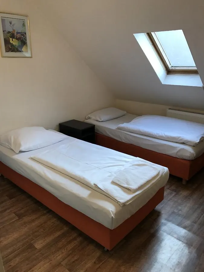 Pension Alpha - Frankfurt City Central Station Frankfurt am Main 3*,