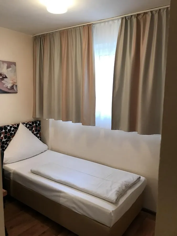Pension Alpha - Frankfurt City Central Station Frankfurt am Main Guest house